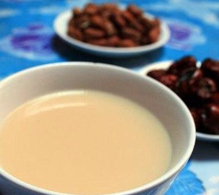 Tēja ar pienu ir laba vai slikta? Ekspertu argumenti