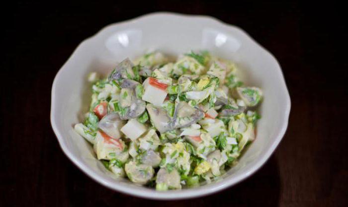 Kā pagatavot salātus ar sālītām sēnēm?