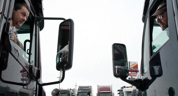 Cik ilgi Krievijas kravas automašīnu vadītājs nopelna: līdzekļi, alga un atsauksmes