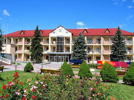 Sanatorija "Khmelnik". Pārskats par veselības kūrorti Spa Resort Khmelnik (Vinnitsa reģionā, Ukraina)